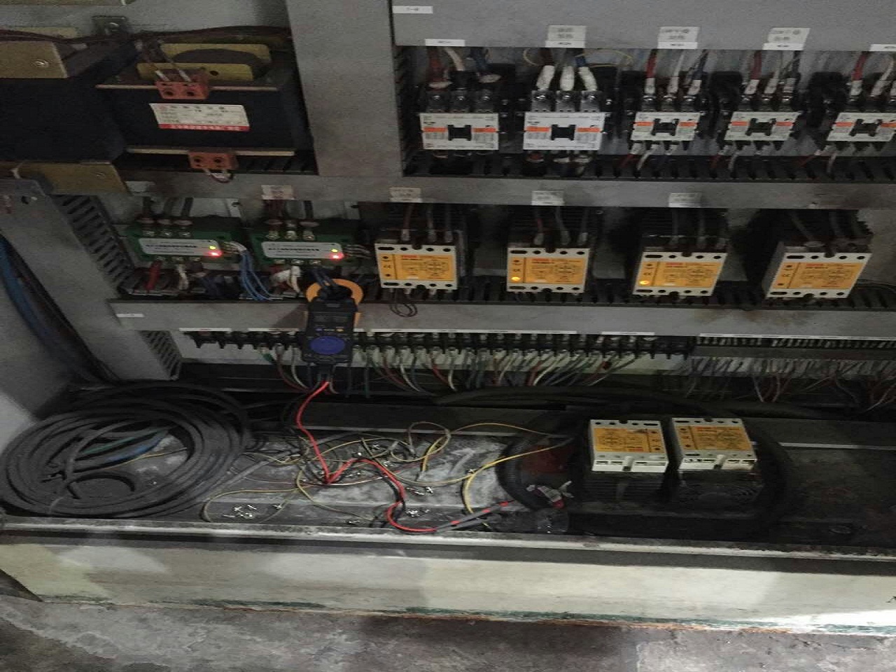 三相电子超导型固态继电器在动力柜中的应用